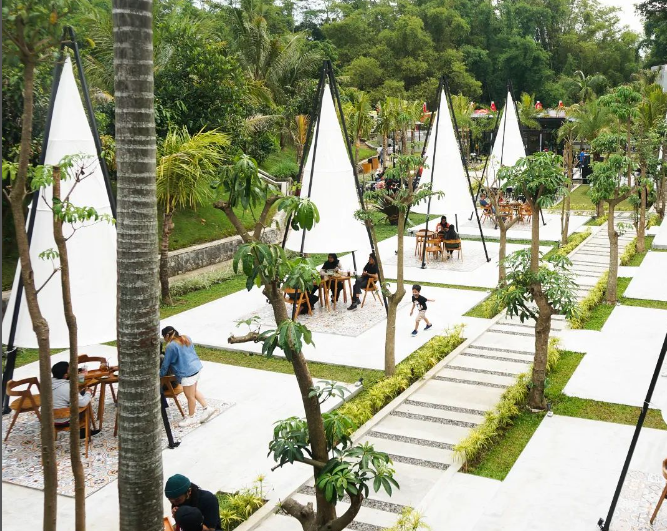 Datangi Kelapa Gading Cafe Malang, Tempat Nongki Estetik Kekinian