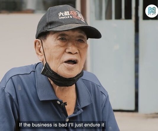 Seorang Kakek Semangat Jualan Roti Keliling Selama 42 Tahun jualan roti keliling