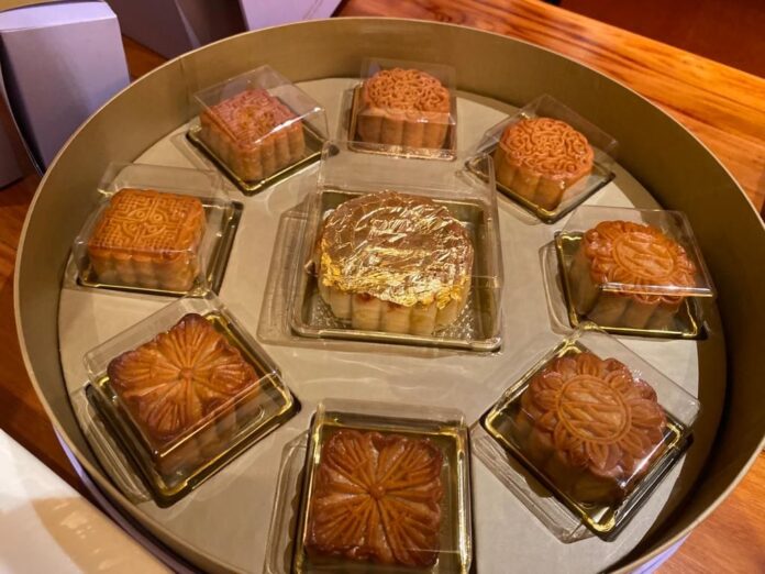 mooncake ‘sultan’ lapis emas