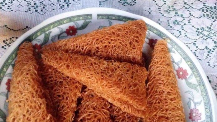 ibu penjual kue