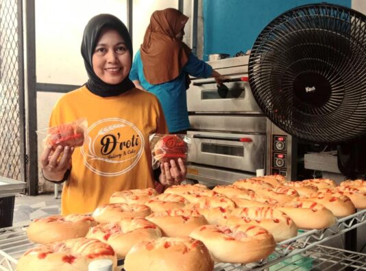 Seorang Honorer Raup 2 Juta Sehari dari Usaha Roti, Bagaimana Kisahnya? 2 juta sehari