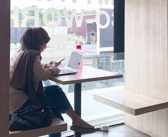 cafe coworking space