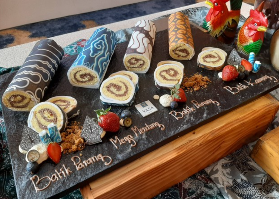 kue bermotif batik