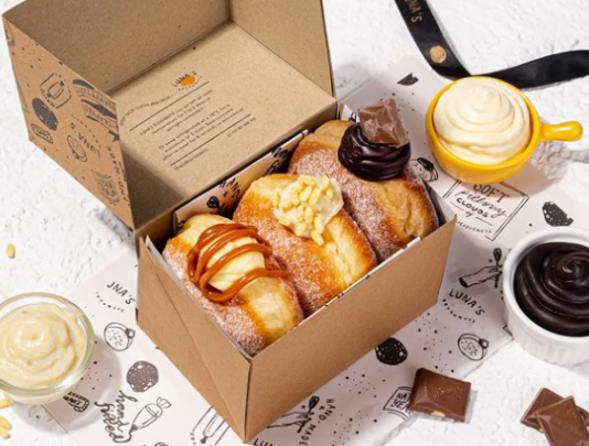 Simak Bagaimana Mantan Pramugari Ini Menjadi Pebisnis Donat Lumer mantan pramugari