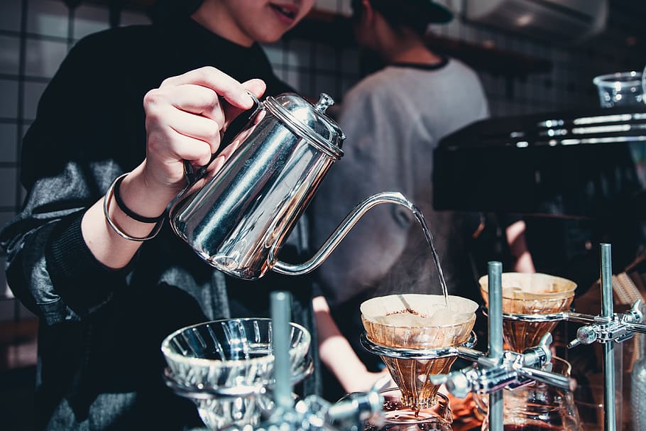 minuman kopi di toko roti