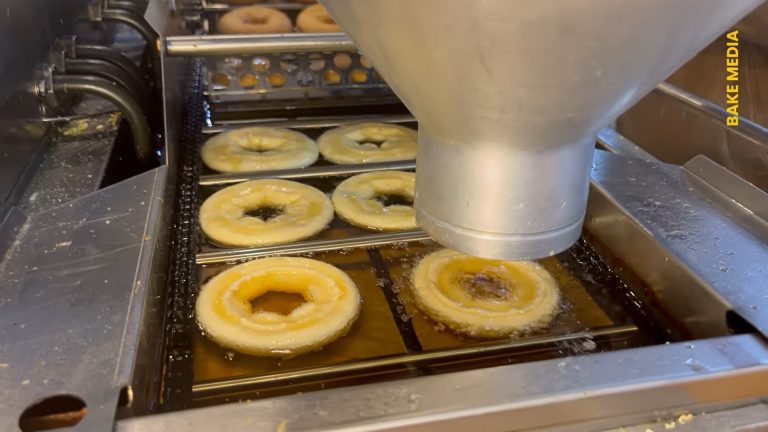 Cake Donat Adalah Donat Jadul Tahun 80-an yang Kembali Hadir di Jakarta